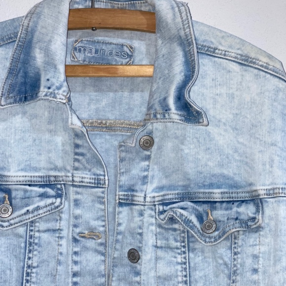 Maurices Oversized Boyfriend Denim Jacket Acid Wash Raw Hem Stretchy Medium - Picture 3 of 8